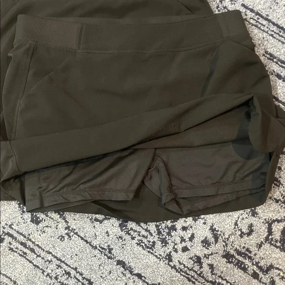 SET OF 2! 32 Degrees Ladies Black Golf Skort w/pockets and built in shorts! Sz S - Picture 4 of 4